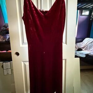 Chic Velvet Maxi Dress in Rich Burgundy